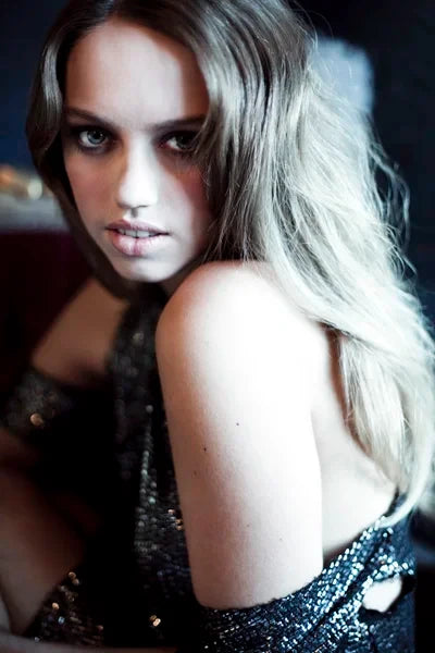 Gypsy girl fashion editorial portrait, photo 1