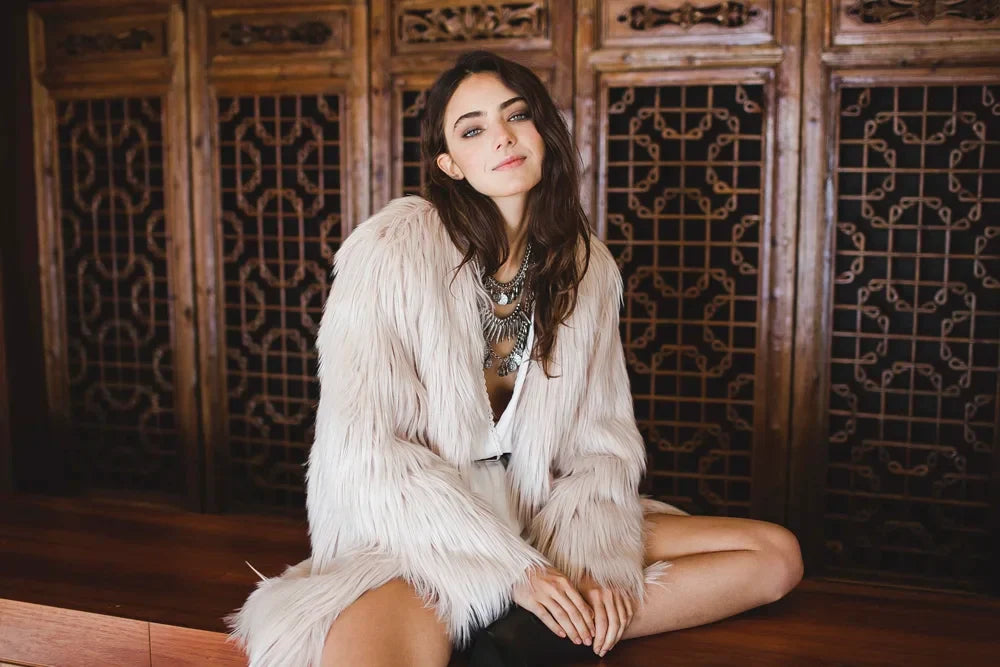 Fashion campaign photo of Amelia Zadro for Ladyluna, photo 1