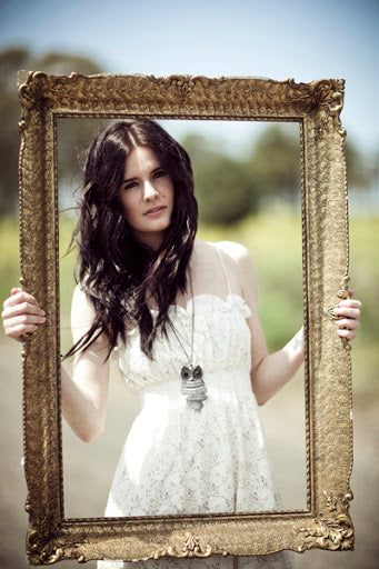 Portrait of model Rachel running outside, photo 1