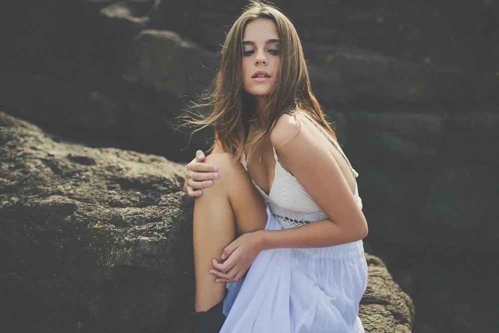 Moody beach portrait of model Sian Kelley, photo 1