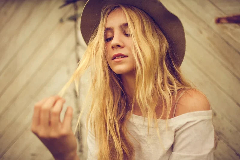 Natural light portrait shot on the Canon 5D Mark II, photo 1