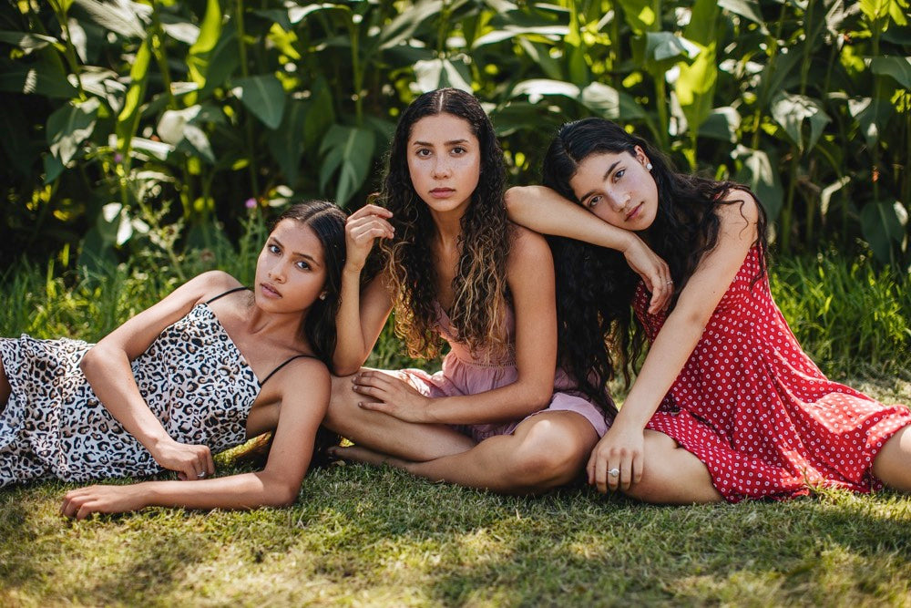 Portrait of three sisters shot on the Canon 5D4 with the Canon 50mm f1.2L, photo 1